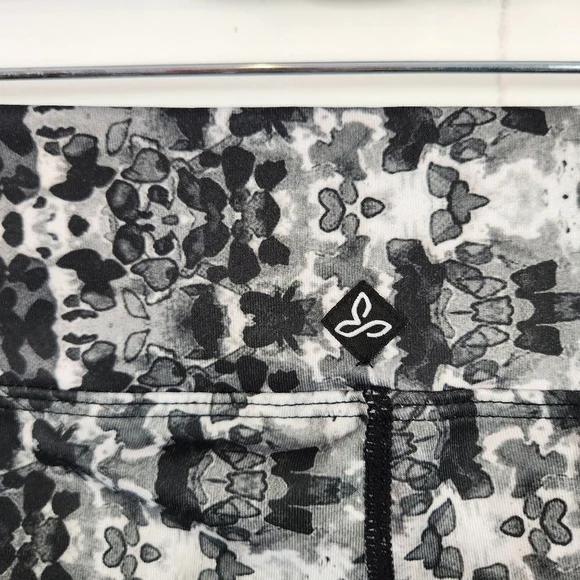 Prana Roxanne Capri Black Hydrobloom Yoga Leggings Size XL Mid-Rise Cropped Pant - Picture 6 of 11